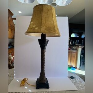 Elegant Woven Rattan Table Lamp with Decorative Black Base & Vegan leather Shade